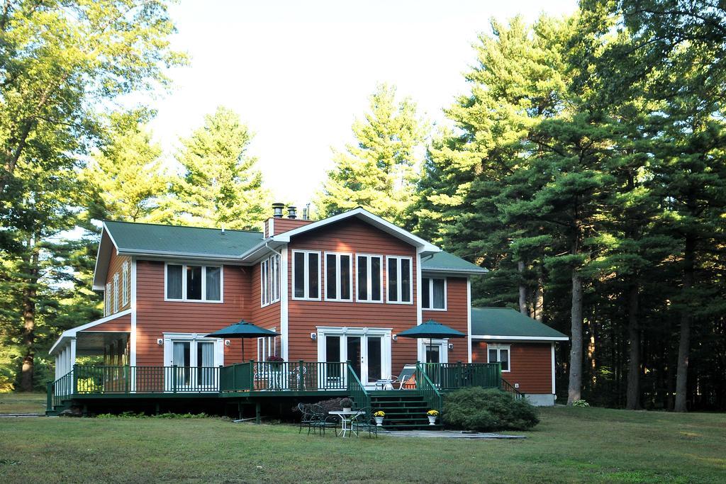 Bass Manor Bed And Breakfast & Art Museum Малта Екстериор снимка